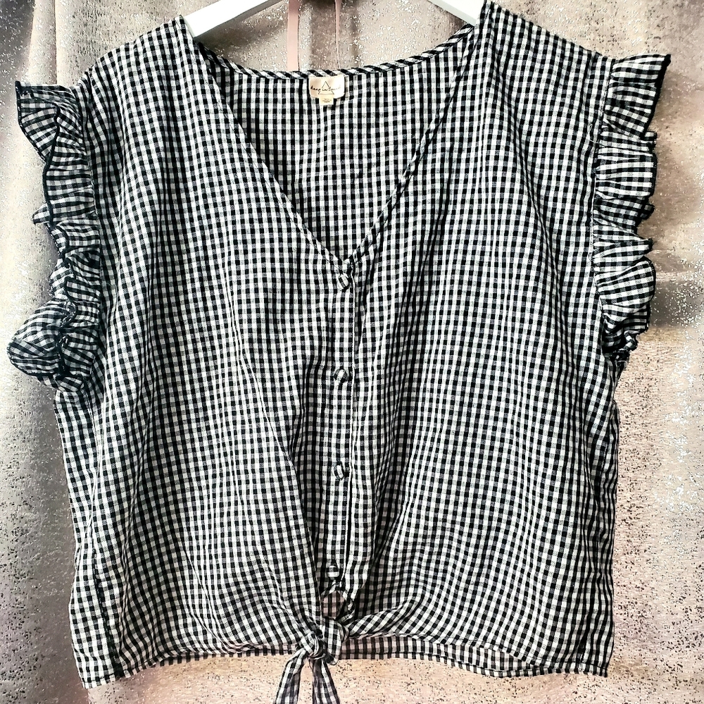 Juniors xl black and white checkered blouse